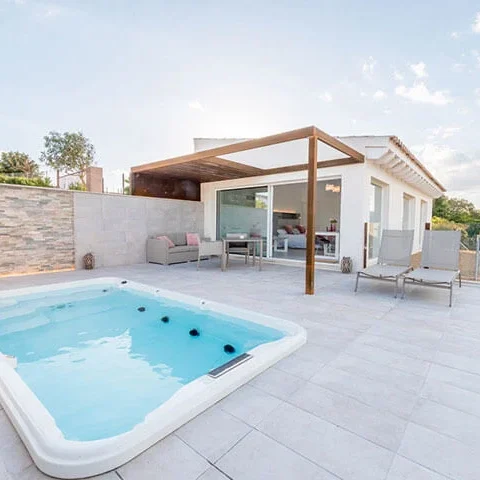 Pools & Spas